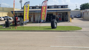 Luna’s tires shop