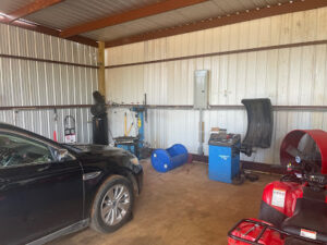 Moe & clyde’s used tire service