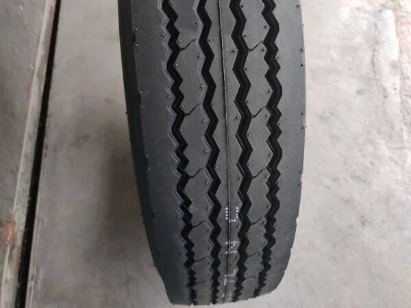 Chinese 2024 New Passenger Car Tires Truck Tire 7.50-16 750/16 750r16 7.50R16 Commercial Wheels 1000/20 Tube Type Tyres - Image 9