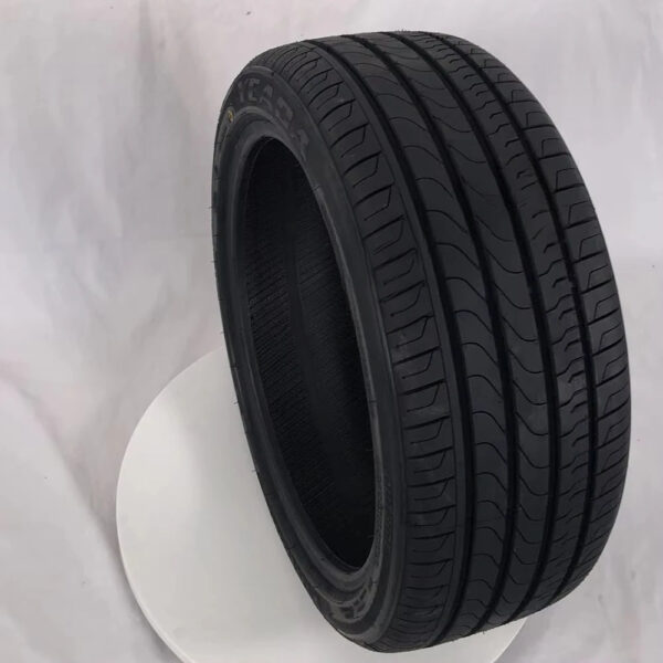 At XT VAN SUV Drifting Run Flat Racing Passenger Car Tyre PCR 225/55RF19 235/45ZR18 - Image 3
